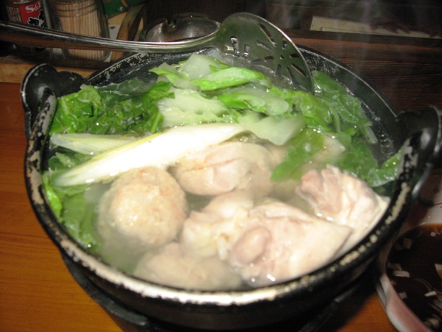 鶏肉と、鶏肉団子の入った水炊きは身体があたたまります。北浦和の串焼き　一也です